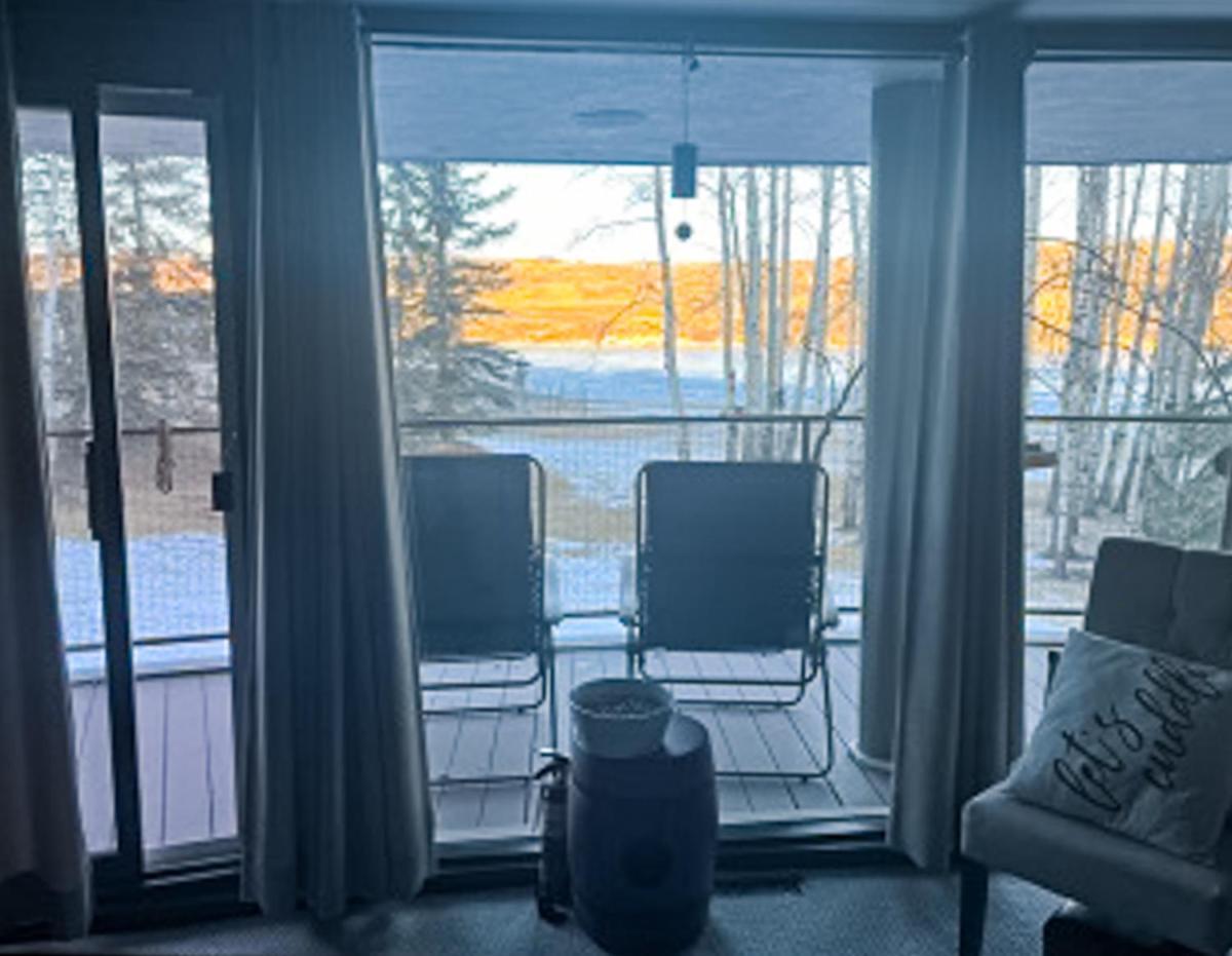 Roundhouse Grotto Bed & Breakfast Calgary Bagian luar foto