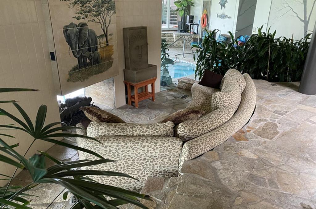 Roundhouse Grotto Bed & Breakfast Calgary Bagian luar foto