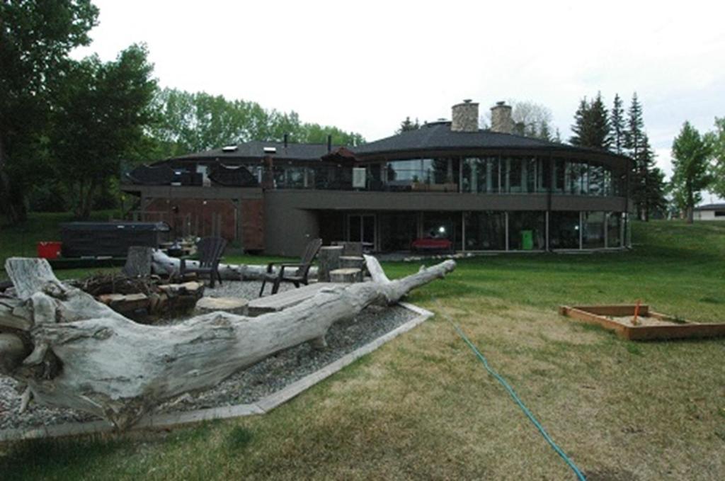 Roundhouse Grotto Bed & Breakfast Calgary Bagian luar foto
